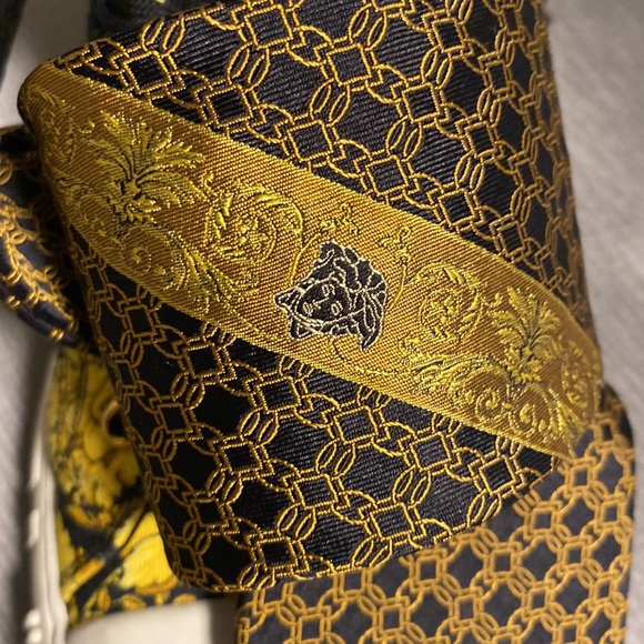 Elegant vintage Versace - Picture 2 of 6